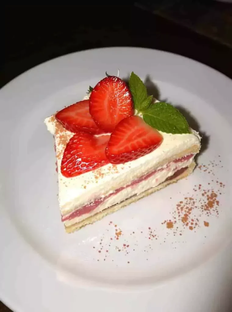 strawberry tiramisu