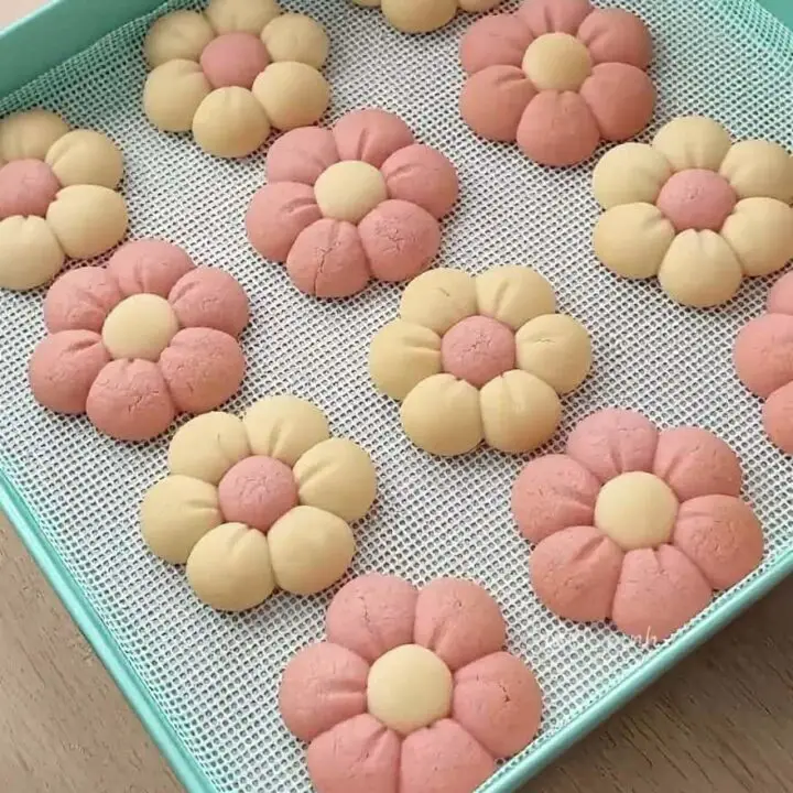 No-Mold Flower Cookies