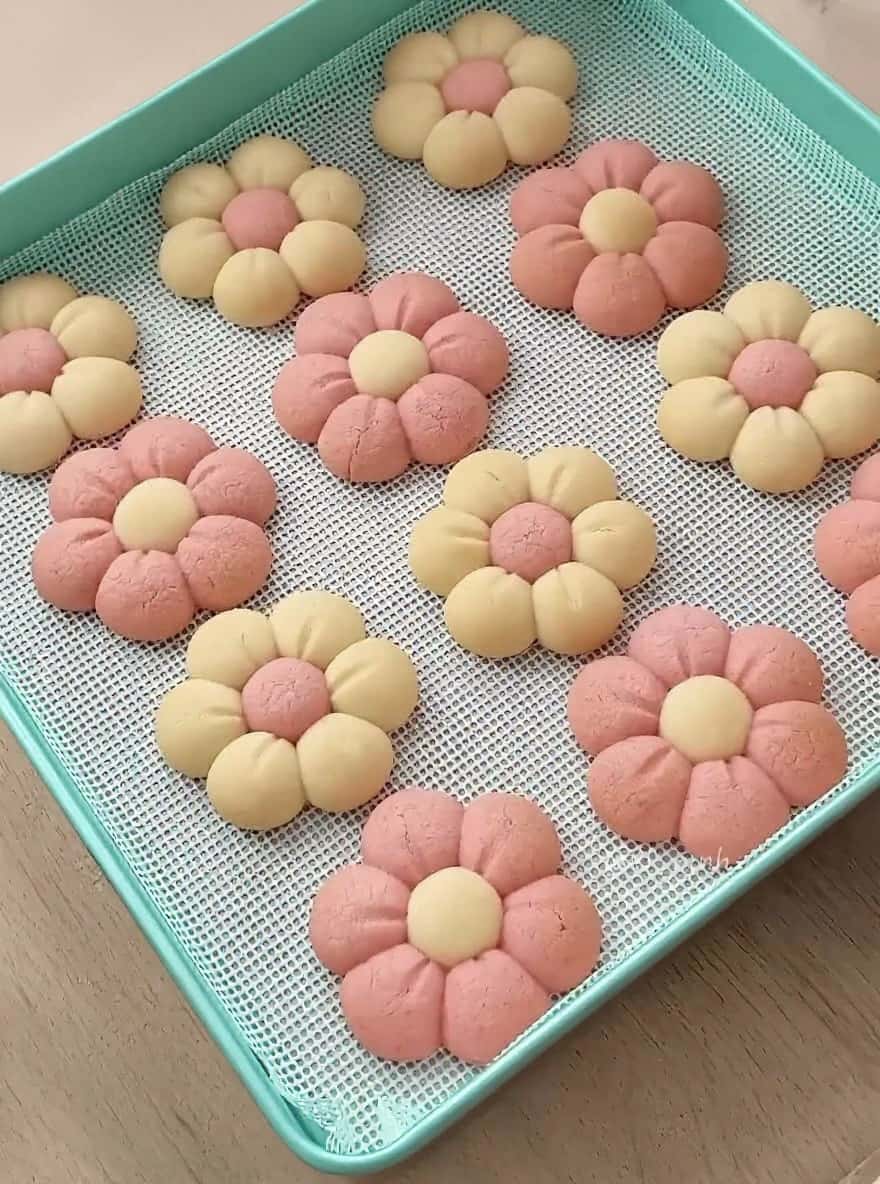 No-Mold Flower Cookies