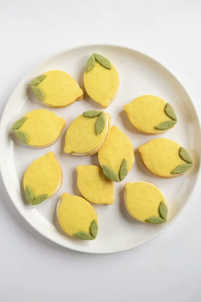 Lemon Sandwich Cookies With Lemon Curd